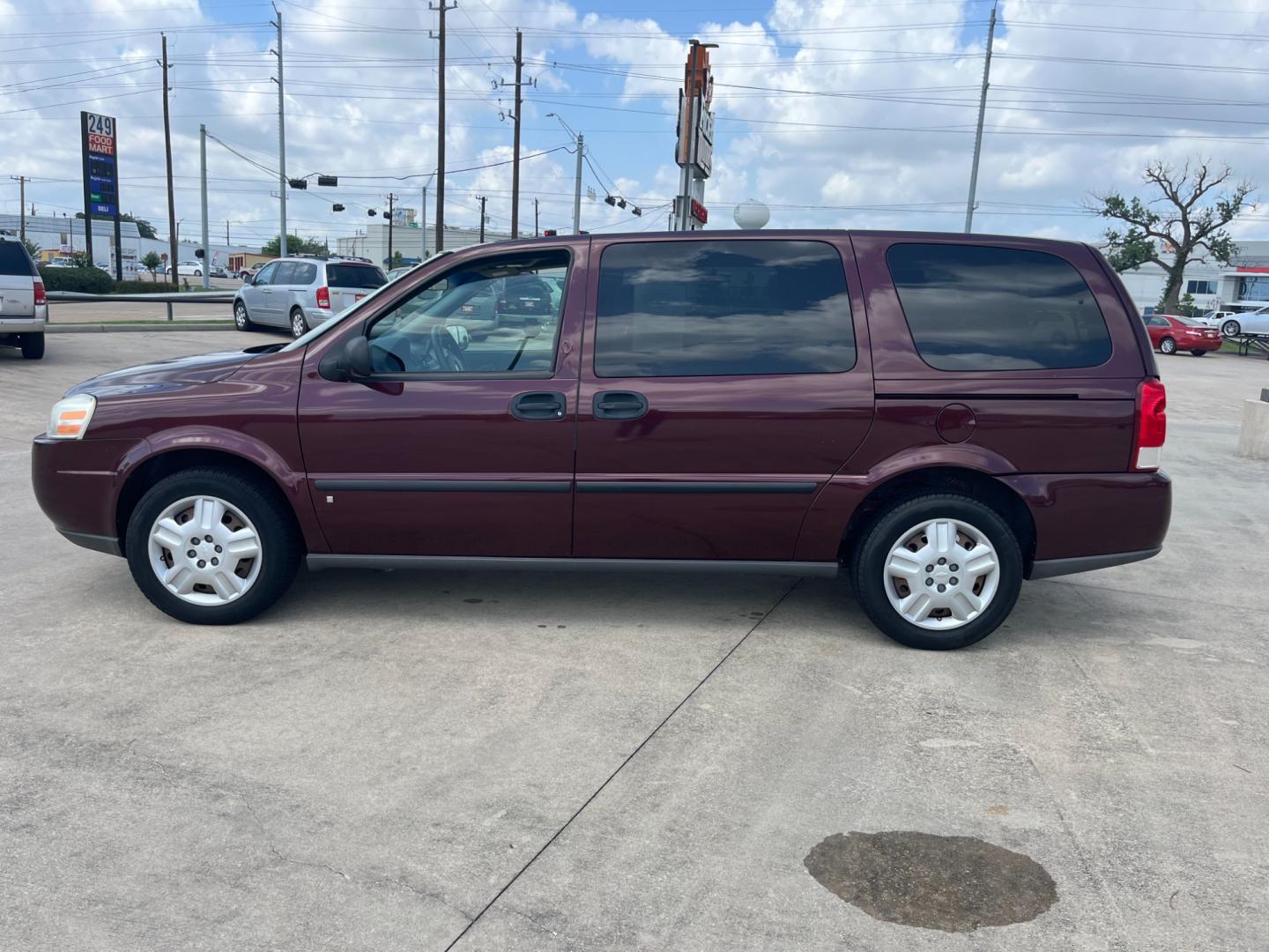 2008 maroom /black Chevrolet Uplander LS Ext. 1LS (1GNDV23WX8D) with an 3.9L V6 OHV 12V FFV engine, 4-Speed Automatic Overdrive transmission, located at 14700 Tomball Parkway 249, Houston, TX, 77086, (281) 444-2200, 29.928619, -95.504074 - Photo#3